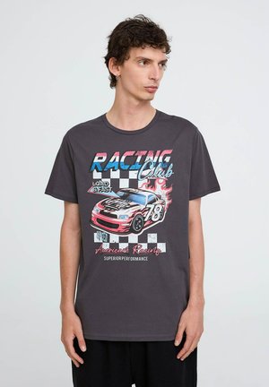 - T-shirt z nadrukiem