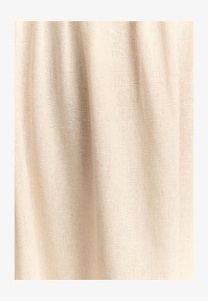 Tissu en lin beige clair avec un tissage texturé, affichant de doux plis et de subtiles irrégularités caractéristiques des fibres naturelles.