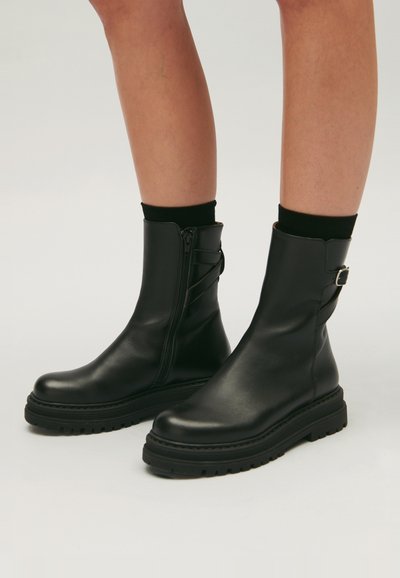 chaussures claudie pierlot occasion