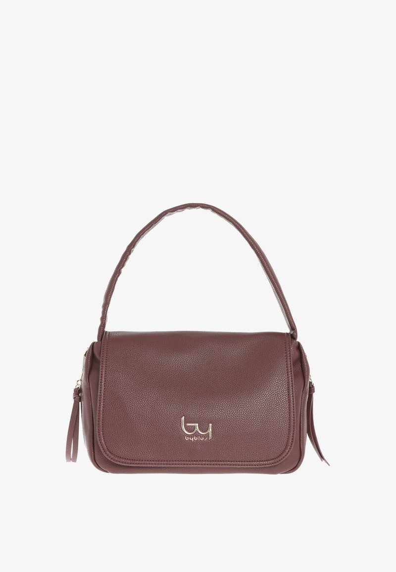 Borsa a tracolla in pelle marrone con una maniglia singola, accentuata da un logo dorato, chiusura a patta e tasca laterale con zip.