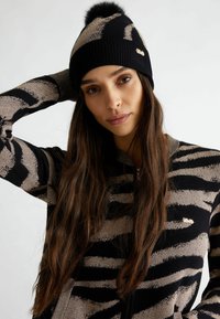 LIU JO ANIMAL-DESIGN - Gorro - black