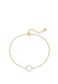 Guldarmband med en cirkulär mittpunkt prydd med klara ädelstenar, säkrad med en karbinhake och justerbar kedjeextension.