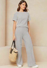 Lipsy SHORT SLEEVES ROUND NECK -REGULAR FIT - Apdrukāts T-krekls - white navy blue stripe