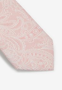 Cravate rose à motif paisley ornée d'une broderie blanche complexe, avec une pointe et un tissu à texture lisse, idéale pour les occasions formelles.
