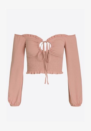 Różowy krótki top z krótkim rękawem, z odkrytymi ramionami, marszczonym przodem i wiązaniem przy dekolcie. Posiada falbaniaste krawędzie oraz długie rękawy.