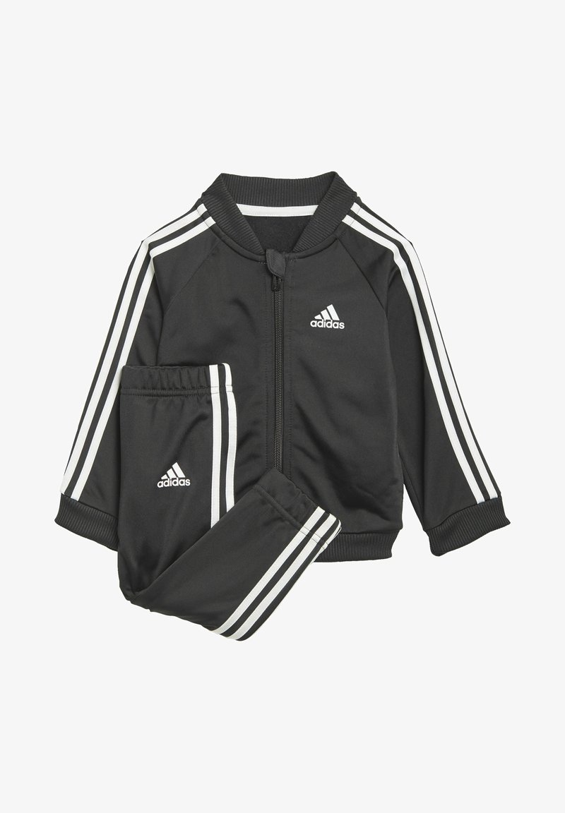 Completo sportivo nero realizzato in materiale liscio, con accenti a tre strisce bianche su maniche e pantaloni, giacca con zip e vita elastica.