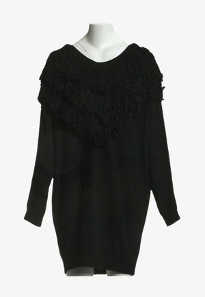 Robe-pull noire à manches longues avec détail en maille texturée sur la poitrine et les épaules, présentée sur un buste de mannequin blanc.