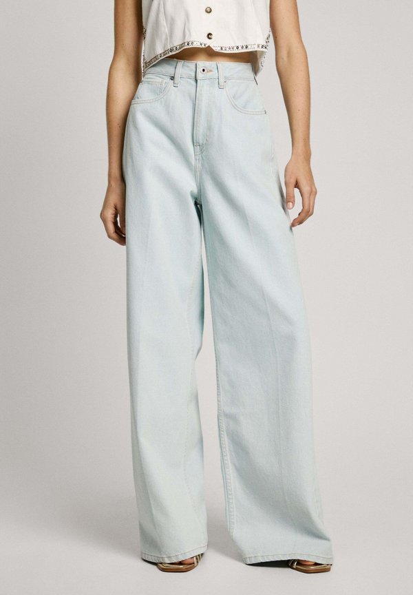 WIDE LEG - Flared Jeans - bleach