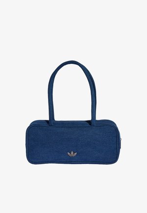 Borsa in denim blu con due manici, forma rettangolare, chiusura con zip e piccolo logo metallico sul davanti. Tessuto liscio e design minimalista.