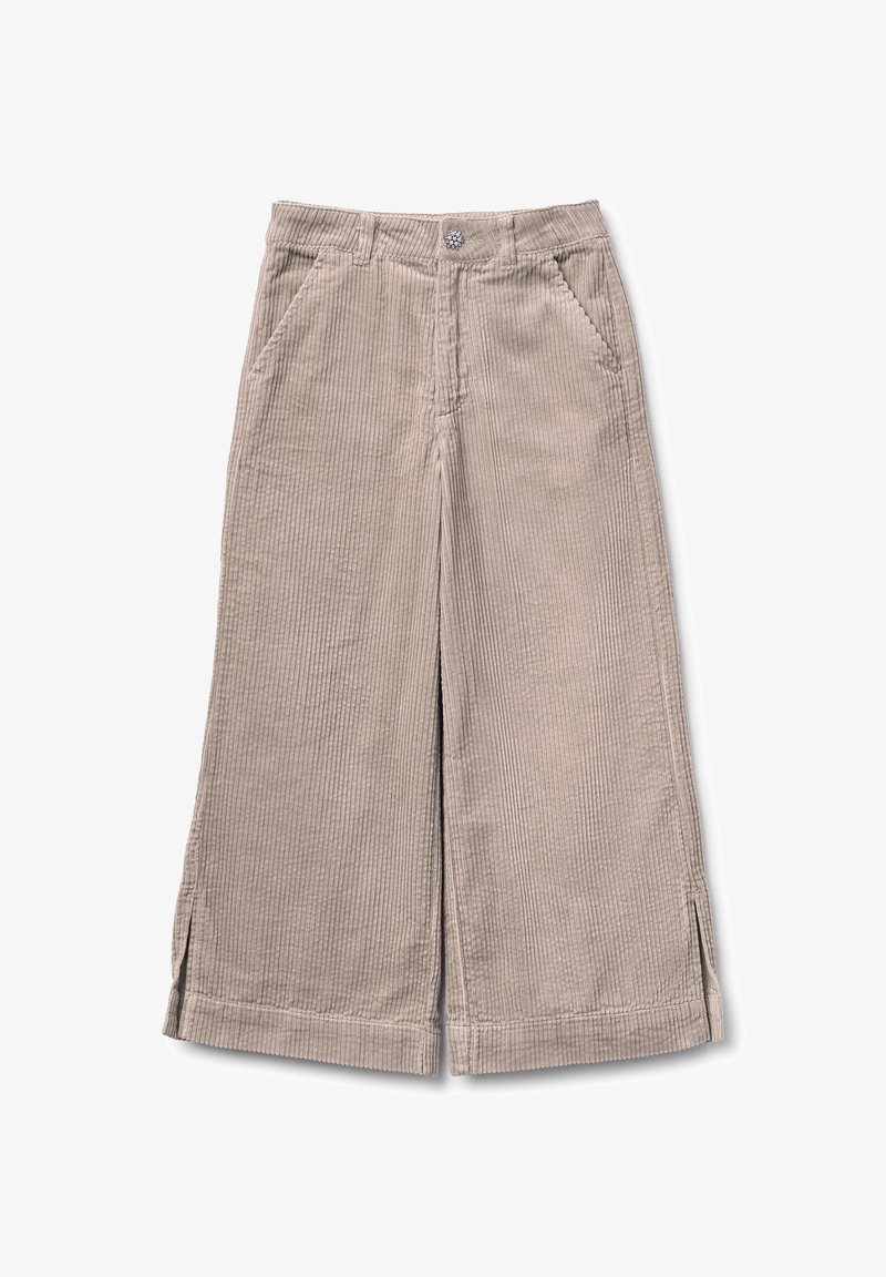 Beżowe spodnie z kordurowej tkaniny o szerokim kroju, z przednimi kieszeniami i rozporkami po bokach u dołu. Materiał ma teksturowany, prążkowany wzór.