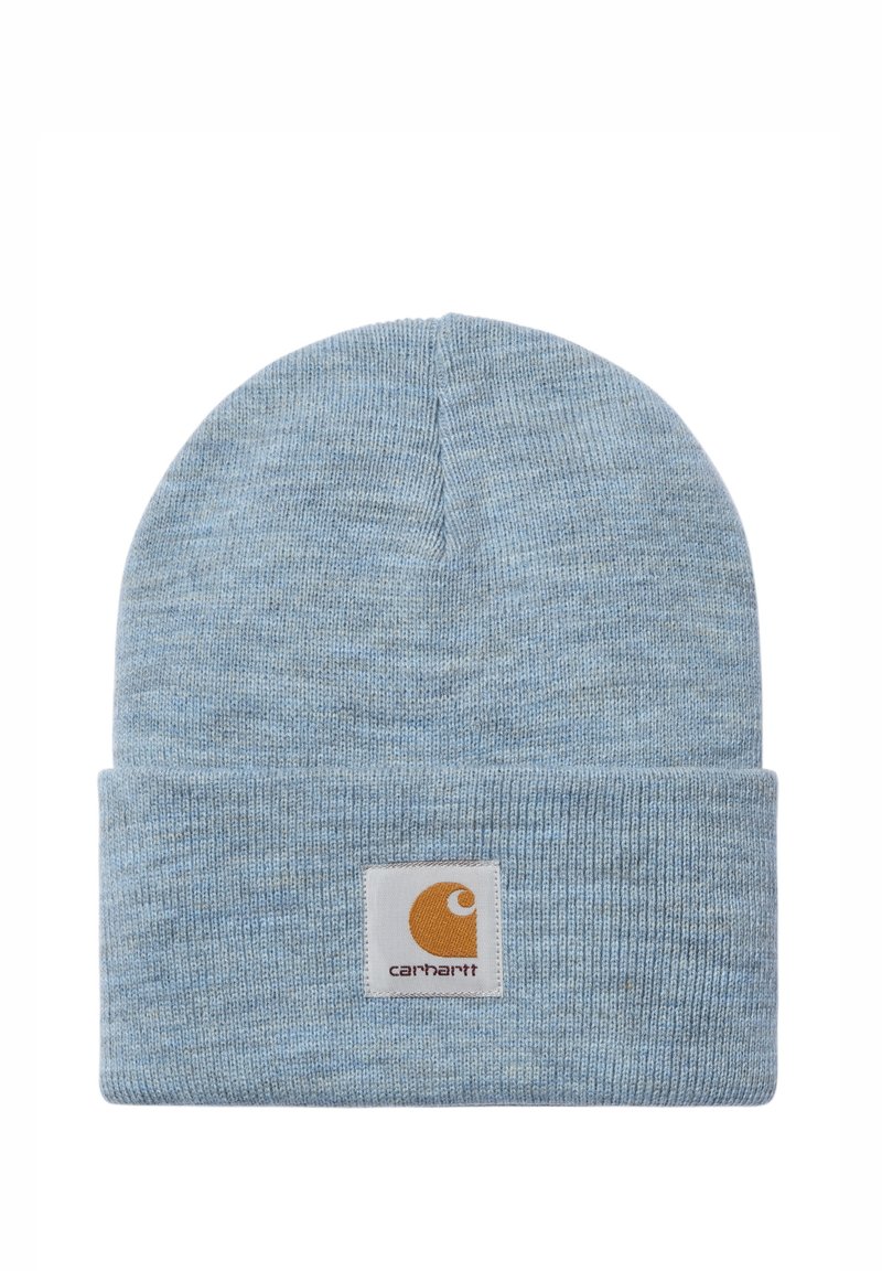 Gorro de punto azul claro hecho de una tela suave, con un dobladillo vuelto y una etiqueta cosida con un logo amarillo.