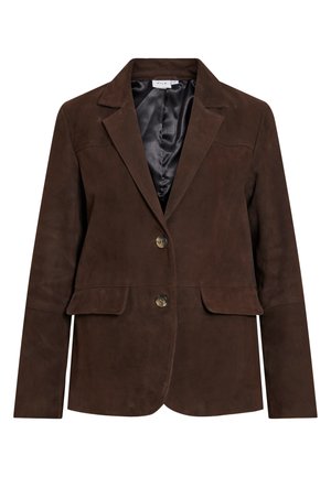 Blazer en daim marron avec un col cranté, deux poches avant et deux boutons. Doublure intérieure en satin noir. Coupe ajustée et lignes épurées.