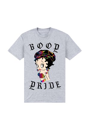 Camiseta de algodón gris con un gráfico de un personaje con pelo corto negro, pendientes coloridos y un sombrero con detalles en colores del arcoíris, con el texto "BOOD PRIDE".