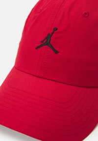 Jordan CLUB JUMPMAN - Cappellino - gym red/black