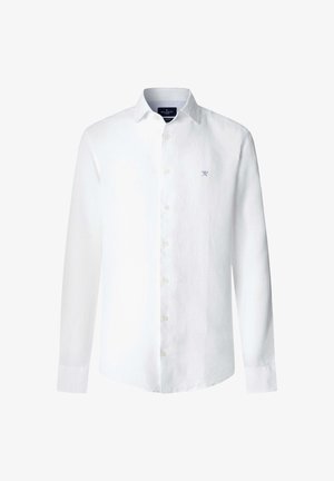 Hvid langærmet skjorte med knapper foran og et lille blåt logo med krydsede padler på venstre bryst samt en klassisk krave.