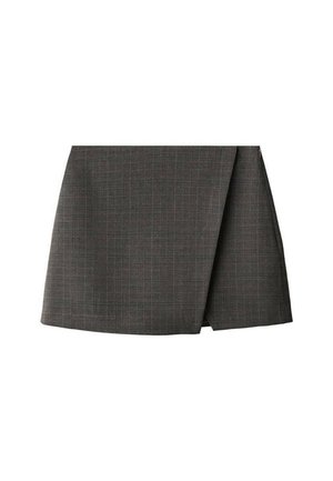 Mini gonna a quadrati grigi con design avvolto, caratterizzata da una texture liscia e un orlo dritto. Il materiale appare leggero e su misura.