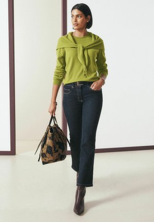 Next, REGULAR FIT - SCARF DETAIL LONG SLEEVE KNIT LOOK TOP - Svetrík - green