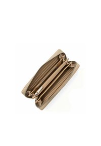 Portafoglio beige con zip circonferenziale, caratterizzato da molteplici slot per carte, un esterno testurizzato e scomparti interni lisci per una migliore organizzazione.