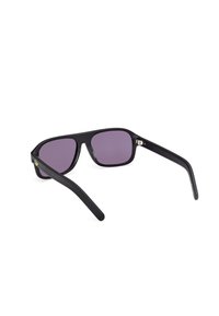 Svarta plastsolglasögon med lila linser. Rektangulär form, tjocka skalmar och en liten grön logotypdetalj på ena skalmen.