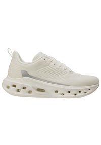 Scarpe da ginnastica bianche con una tomaia testurizzata, una piattaforma ammortizzata e dettagli a taglio nella suola per una maggiore traspirabilità e flessibilità.