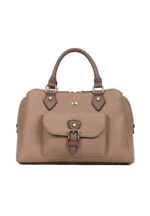 Borsa a mano in pelle color talpa con doppi manici, tasca frontale con fibbia e ferrature color oro su sfondo bianco.