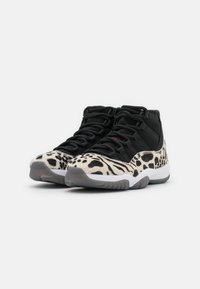 Jordan AIR JORDAN 11 RETRO - Sapatilhas de cano alto - black/red/sail/white