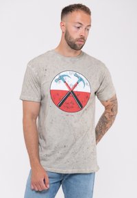 Paradiso Clothing PINK FLOYD THE WALL HAMMERS LOGO NEW OFFICIAL - Print T-shirt - sand