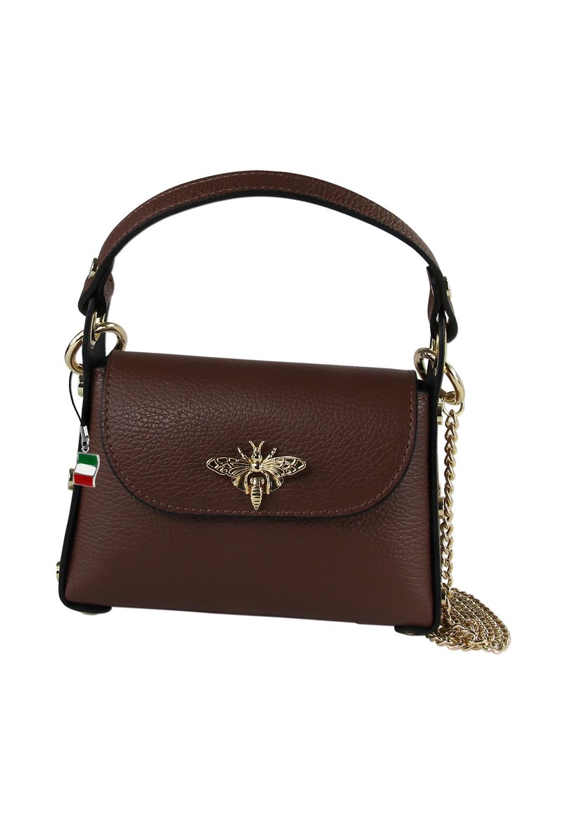 Bruine leren handtas met een gouden bij-embleem, bovenhandgreep en afneembare kettingriem; beschikt over een klein Italiaans vlagcharme.