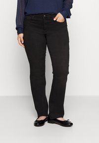 ONLY Carmakoma CARHIRIS  PUSH UP - Ļoti pieguloši džinsi - washed black