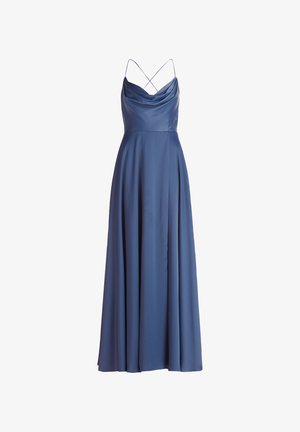 Abito blu in satin con collo a cowl, spalline incrociate sottili e una gonna fluida che tocca il pavimento, caratterizzato da una texture liscia e lucida.