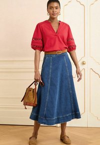 Love & Roses REGULAR FIT - Triko s potiskem - red heart lace insert