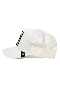 Cappellino da baseball bianco con un pannello frontale solido, parte posteriore in rete, visiera curva e patch con logo sulla parte frontale. Presenta un'etichetta di branding a contrasto sul lato.