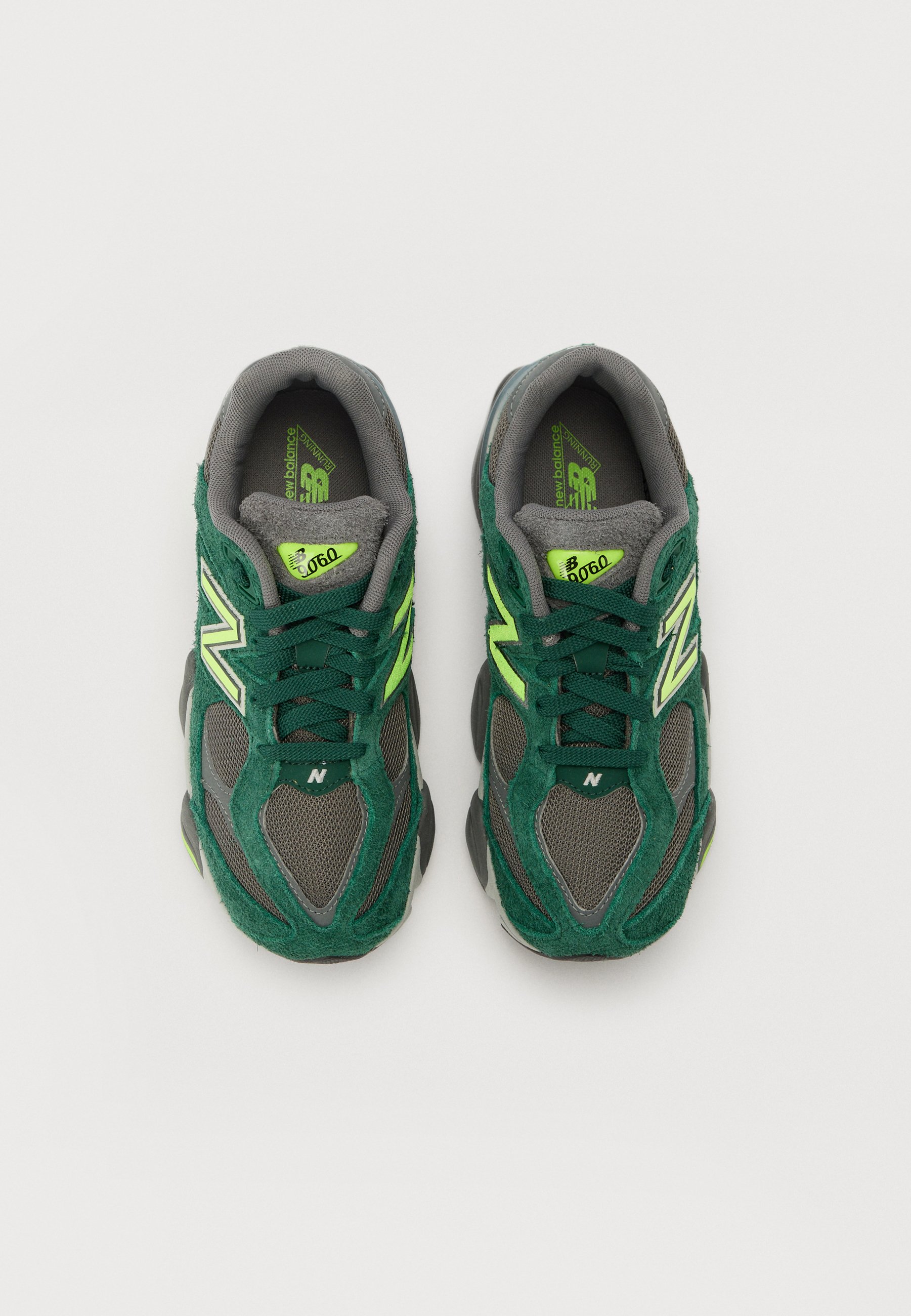 緑子 Pantofi New Balance 9060 - verde (new spruce)