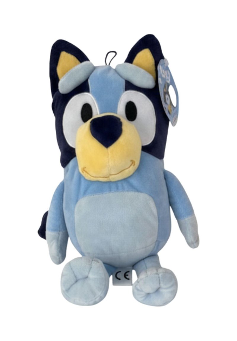 Blauwe pluche speelgoed dat lijkt op een cartoonhond. Zachte textuur, grote ogen, gele snuit, marineblauwe accenten op de oren en de rug. Hangtag bevestigd.