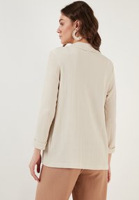 LELA REGULAR FIT - Kardigán - stone