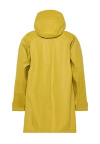 Gul vandtæt jakke med hætte, der har en glat tekstur, midt-længde design og sømløs ryg. Ingen synlige lukninger eller mønstre.