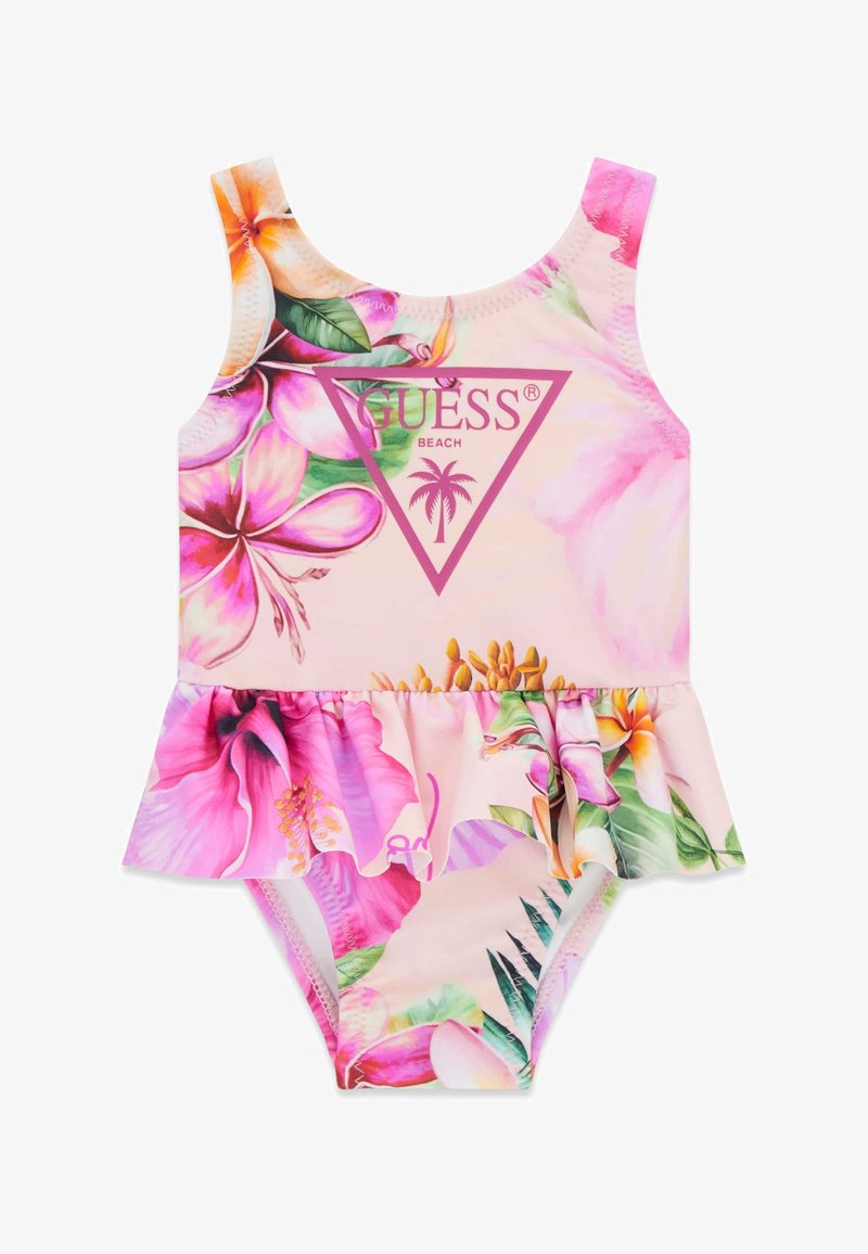 Pigebadetøj i pink med blomsterprint, med flæser i taljen og GUESS Beach-logo med en palme foran.