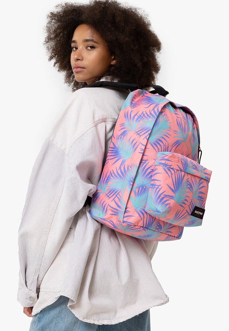 Eastpak OUT OF OFFICE - Mochila - brize pink grade