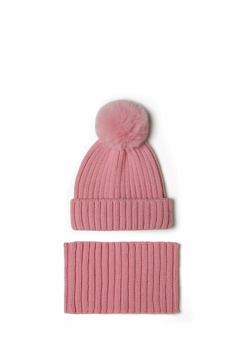 Berretto rosa lavorato a maglia con pon-pon in cima, caratterizzato da una texture a coste, accompagnato da un caldo scaldacollo in tinta unita.