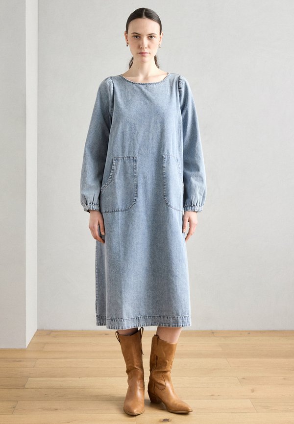 MIDI DRESS - Denim dress - washed denim
