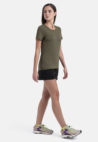 icebreaker MERINO BLEND CENTRAL CLASSIC - T-shirts basic - OLIVE
