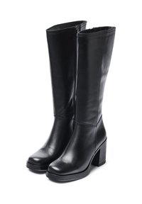 Botas de cuero negro hasta la rodilla con una textura suave, punta cuadrada y tacón cuadrado. Cuenta con una cremallera lateral para facilitar el uso.