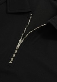 Unausgewählt, black