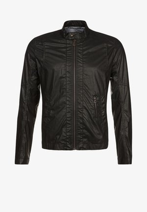 Schwarze leichte Jacke mit Stehkragen, durchgehendem Reißverschluss, Seitentaschen und glatter, leicht glänzender Oberfläche.