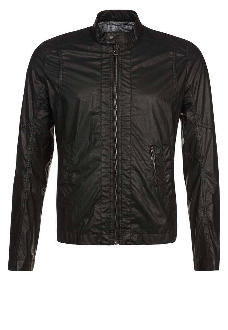 Svart lättviktsjacka med ståkrage, fullängdsdragkedja, sidofickor och en slät, lätt glansig yta.