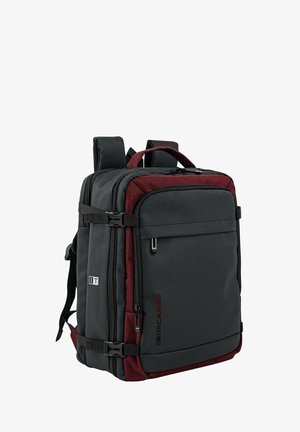 Mochila negra y burdeos con correas acolchadas, compartimentos con cremallera y hebillas ajustables. Fabricada con tela resistente y con una forma estructurada.