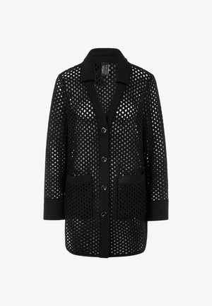 Schwarze Strickjacke aus offenem Strickmaterial mit Kragen, sechs Knöpfen und zwei vorderen Taschen. Texturiertes Muster auf der ganzen Fläche.