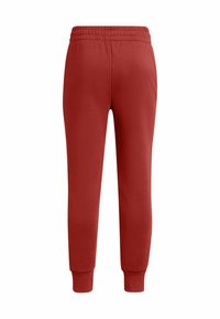 Röda sweatpants gjorda av mjukt tyg, med ett elastiskt midjeband och ribbad nederkant vid anklarna för en smal passform.