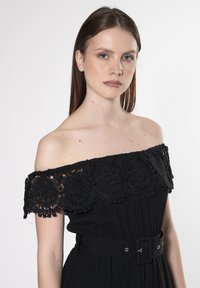 INFLUENCER BELTED - Vestido informal - black