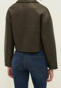 Stradivarius Veste en similicuir - khaki
